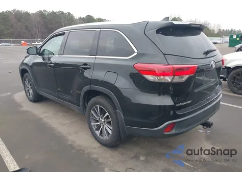2019 Toyota Highlander Xle z USA, uszkodzony, nr VIN 5TDJZRFH5KS742941